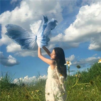 穿盔甲的少女